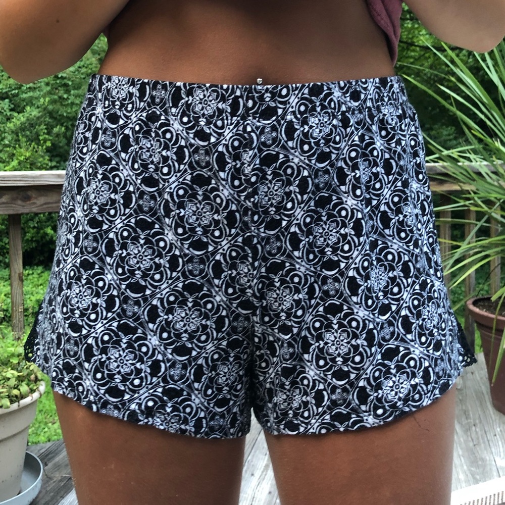 Apt. 9 Black & White Patterned Shorts
